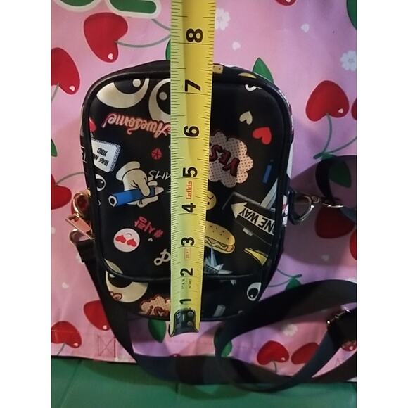 Like Dreams Crossbody Bag Black Outside Zip Pocket - Picture 7 of 8